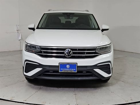 Certified 2022 Volkswagen Tiguan SE image 9