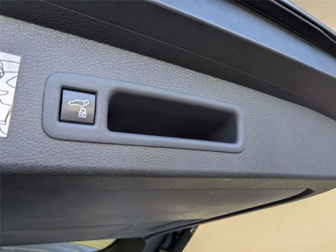 Used 2024 Toyota Sienna XLE FWD image 8