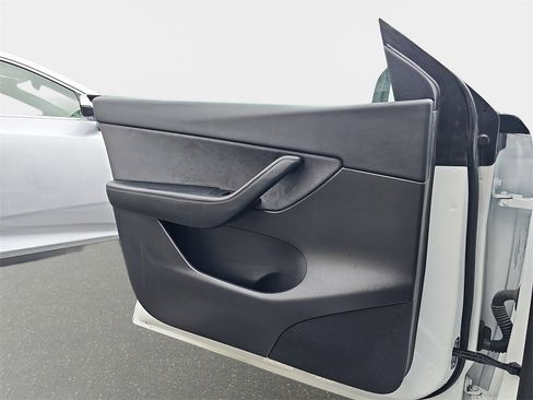 Used 2021 Tesla Model Y Long Range image 28