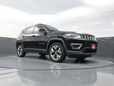 Used 2018 Jeep Compass Limited w/ Navigation Group AWD/4WD image 30