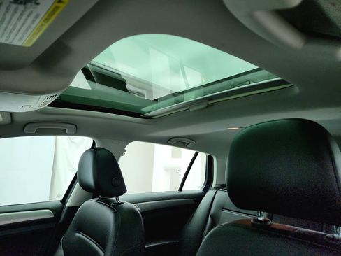 Used 2017 Volkswagen Golf Wolfsburg Edition image 12