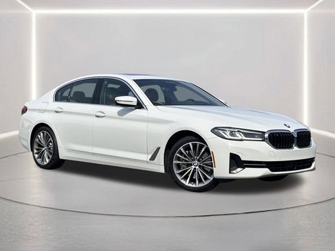 Used 2022 BMW 540i w/ Premium Package image 2