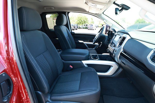 Used 2018 Nissan Titan SV w/ SV Convenience Package AWD/4WD image 29