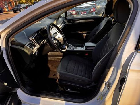 Used 2020 Ford Fusion SE FWD image 9