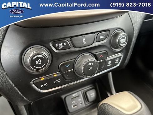 Used 2016 Jeep Cherokee Latitude w/ Safety/Convenience Group FWD image 29