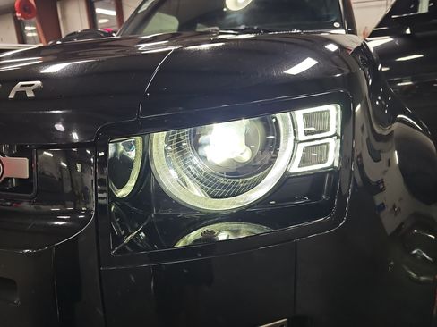 Used 2022 Land Rover Defender 110 X-Dynamic SE AWD/4WD image 32