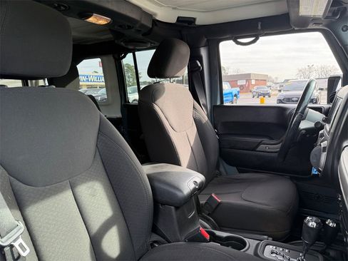 Used 2014 Jeep Wrangler Unlimited Willys image 17
