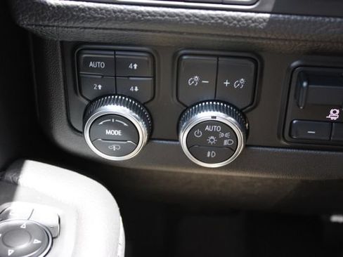 Used 2022 GMC Yukon Denali w/ Denali Ultimate Package AWD/4WD image 29