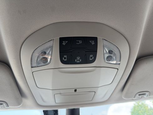 Used 2023 Chrysler Pacifica Touring-L FWD image 30