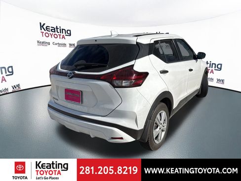 Used 2021 Nissan Kicks S image 3