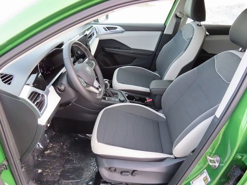 New 2026 Volkswagen Taos SE image 21