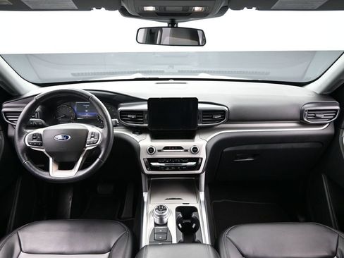 Used 2022 Ford Explorer XLT w/ Equipment Group 202A image 27