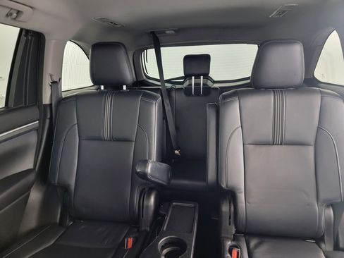 Used 2018 Toyota Highlander SE image 13