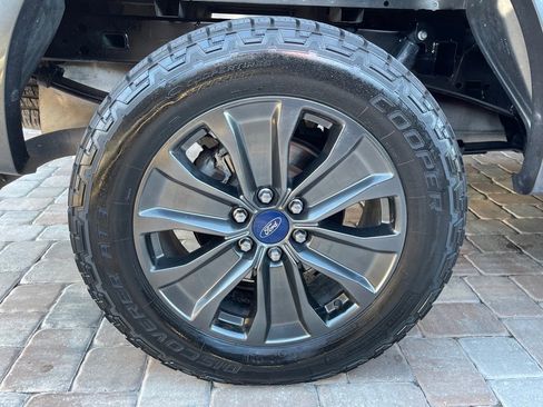 Used 2018 Ford F150 Lariat w/ Equipment Group 502A Luxury AWD/4WD image 11