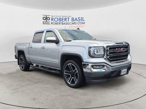 Used 2018 GMC Sierra 1500 SLE w/ Black Pack image 7