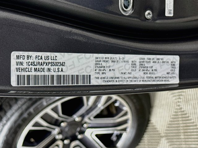 Used 2023 Jeep Wagoneer L 2WD w/ Premium Group I image 34