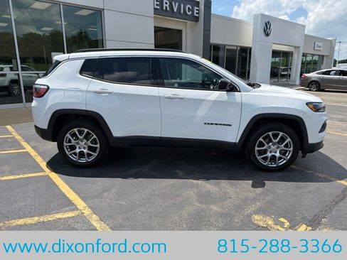 Used 2022 Jeep Compass Latitude AWD/4WD image 9
