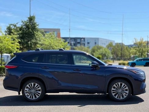 Used 2023 Toyota Highlander Platinum AWD/4WD image 6