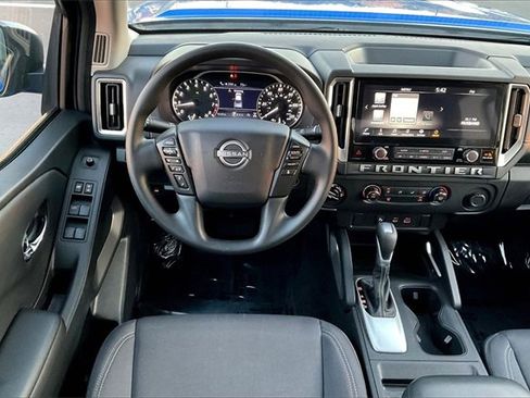 Used 2025 Nissan Frontier SV image 5