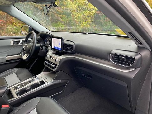 Certified 2022 Ford Explorer XLT w/ Equipment Group 202A image 32