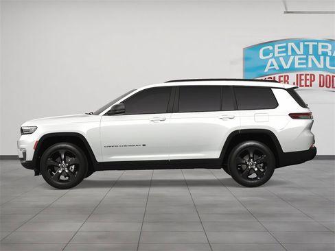 New 2025 Jeep Grand Cherokee L Limited w/ Black Appearance Package image 3
