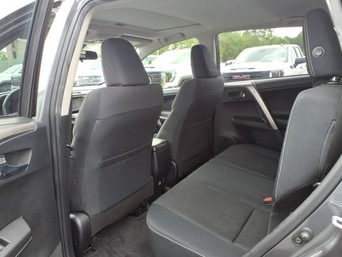 Used 2018 Toyota RAV4 XLE FWD image 23