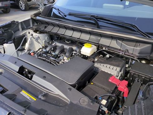 Used 2025 Nissan Pathfinder S image 25