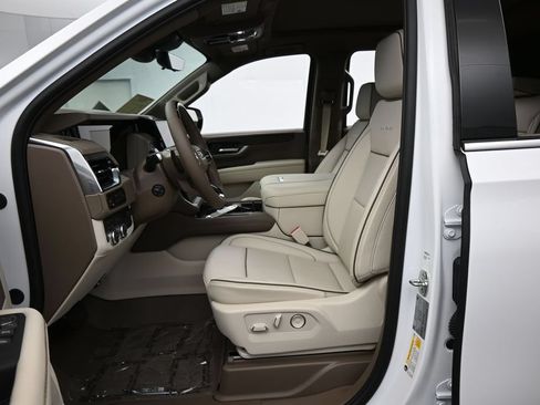 Used 2026 GMC Yukon XL Denali w/ Denali Reserve Package AWD/4WD image 11