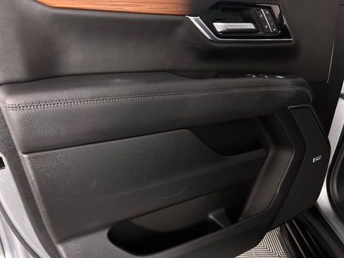 Used 2025 GMC Yukon Denali image 26