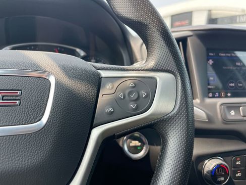 Used 2022 GMC Terrain SLE w/ Driver Convenience Package image 15