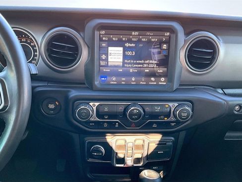 Used 2022 Jeep Gladiator Willys image 32