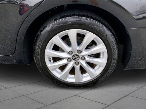 Used 2019 Toyota Camry LE image 9