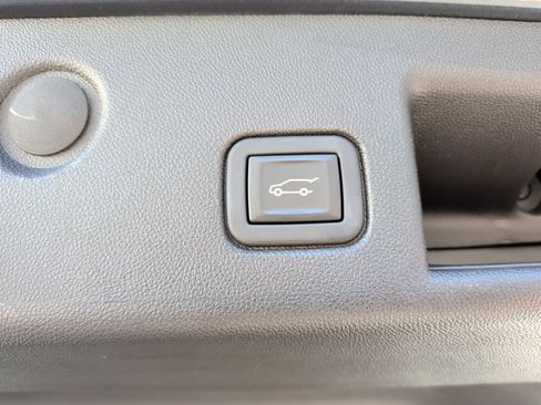 Used 2023 Chevrolet Equinox RS image 35