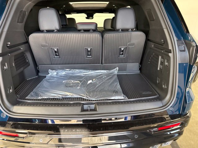 New 2027 Chevrolet Traverse RS w/ LPO, Floor Liner Package AWD/4WD image 33