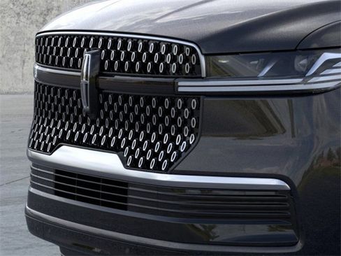 New 2025 Lincoln Navigator Reserve image 17