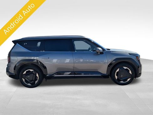 Certified 2024 Kia EV9 Land image 7