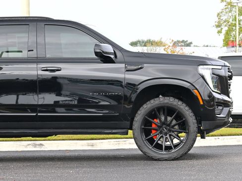 Used 2025 GMC Yukon Elevation w/ Elevation Premium Package image 6