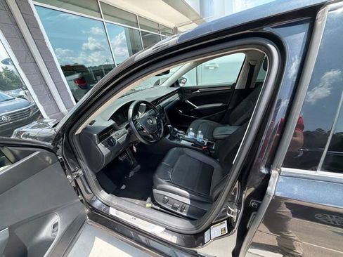 Used 2020 Volkswagen Passat 2.0T R-Line FWD image 21