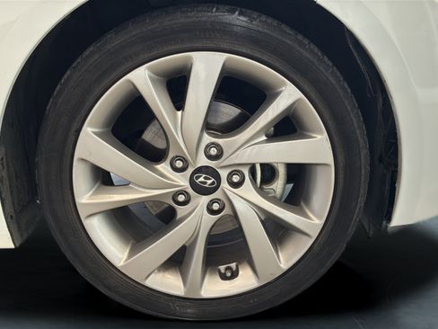 Used 2016 Hyundai Veloster FWD image 39