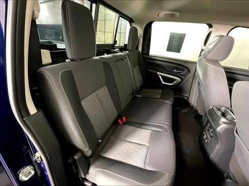 Used 2021 Nissan Titan SV w/ SV Convenience Package image 38