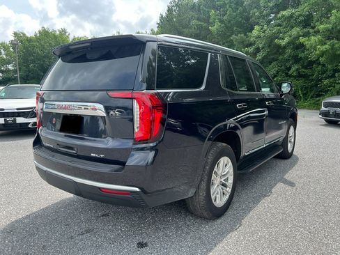 Used 2024 GMC Yukon SLT w/ SLT Luxury Package image 10
