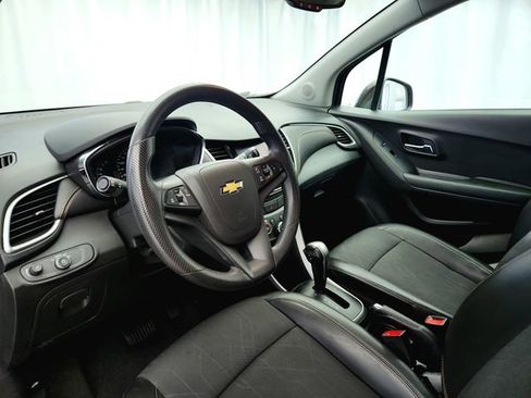 Used 2021 Chevrolet Trax LT image 10