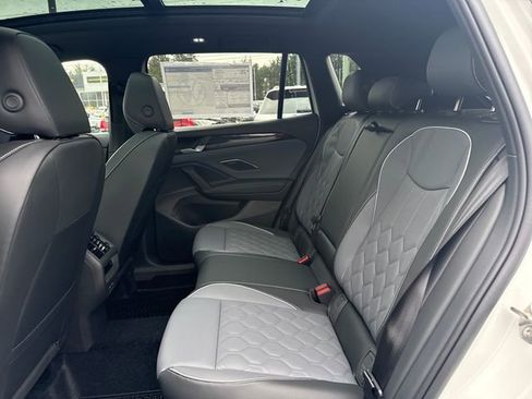 New 2026 Volkswagen Tiguan SEL R-Line AWD/4WD image 15