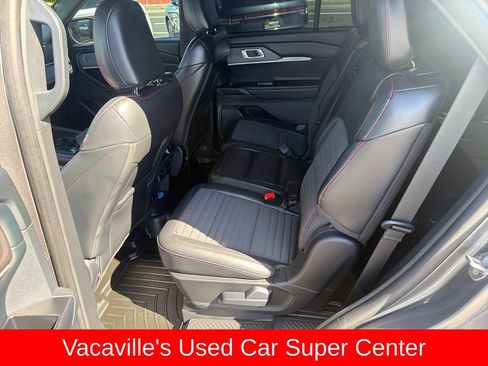 Used 2025 Ford Explorer ST-Line w/ ST-Line Street Pack AWD/4WD image 22