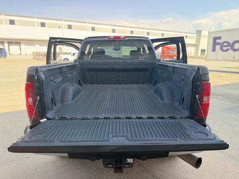 Used 2011 Chevrolet Silverado 2500 LT w/ Interior Plus Package RWD image 24