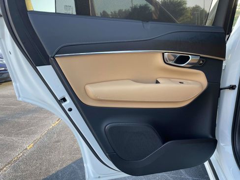 Certified 2023 Volvo XC90 B6 Ultimate w/ Lounge Package AWD/4WD image 11