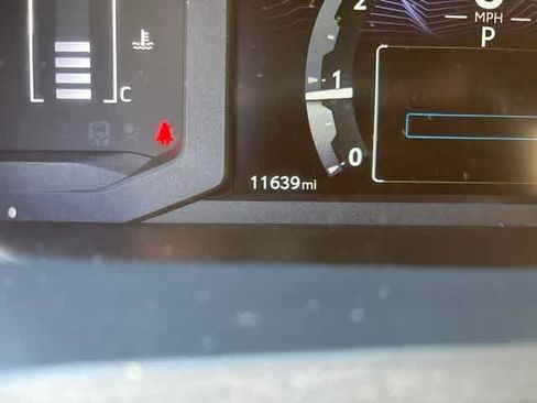 Used 2025 Toyota 4Runner SR5 AWD/4WD image 13