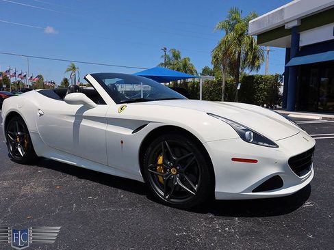 Used 2015 Ferrari California T RWD image 4