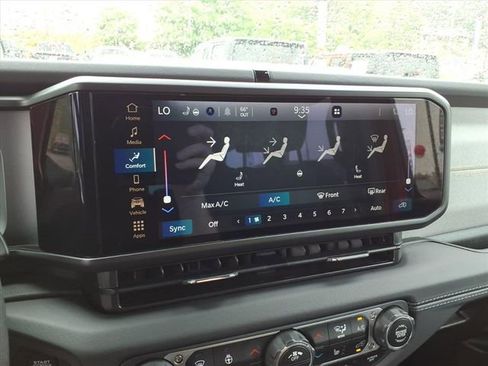 Used 2025 Jeep Wrangler Unlimited Sahara w/ Safety Group AWD/4WD image 20