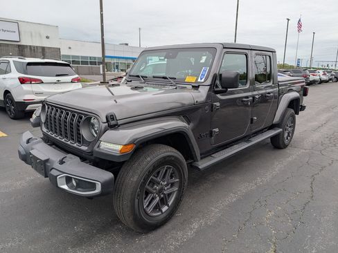 Used 2025 Jeep Gladiator Sport AWD/4WD image 5